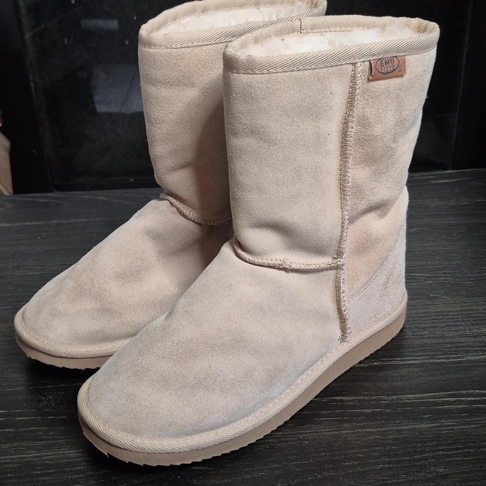 Emu women's tan suede boots Sz 7 Great condition